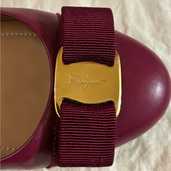 Like-new FERRAGAMO Varina Ballet Flats - Picture 5 of 14